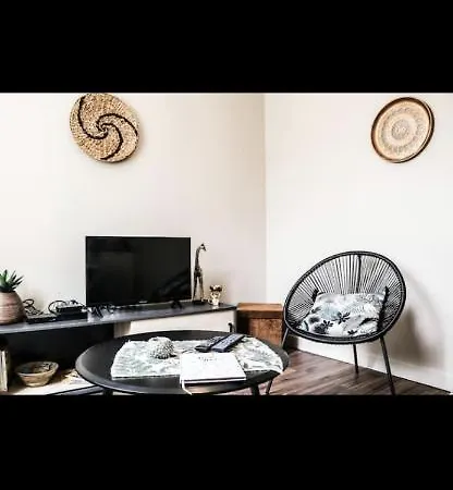 Apartment Agreable Maison De Ville / Quartier Victor Hugo *